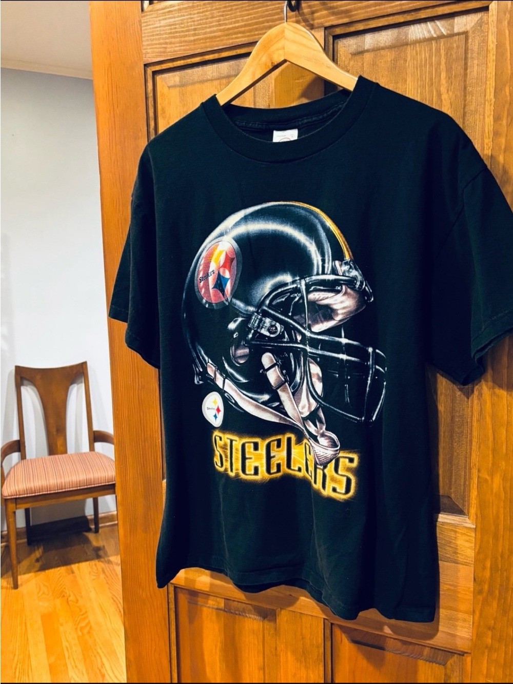 Vintage DELTA PRO WEIGHT NFL “BIG HELMET” PITTSBURGH STEELERS T-Shirt